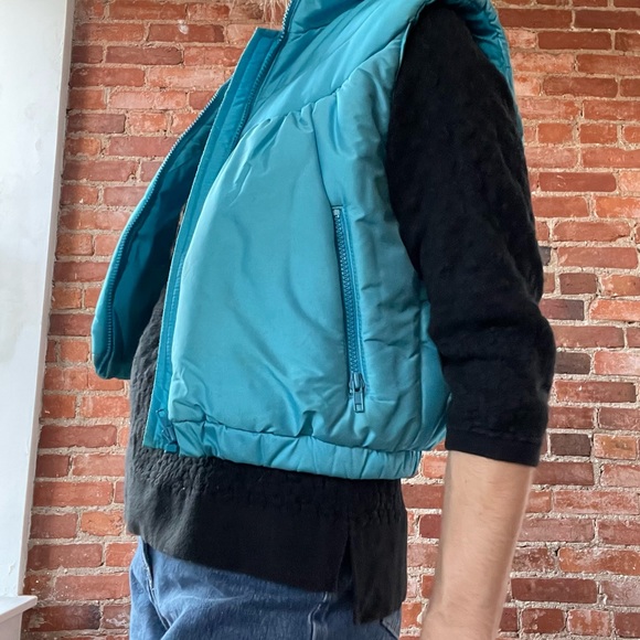 Neon blue cropped Fera puffer vest - Picture 8 of 9